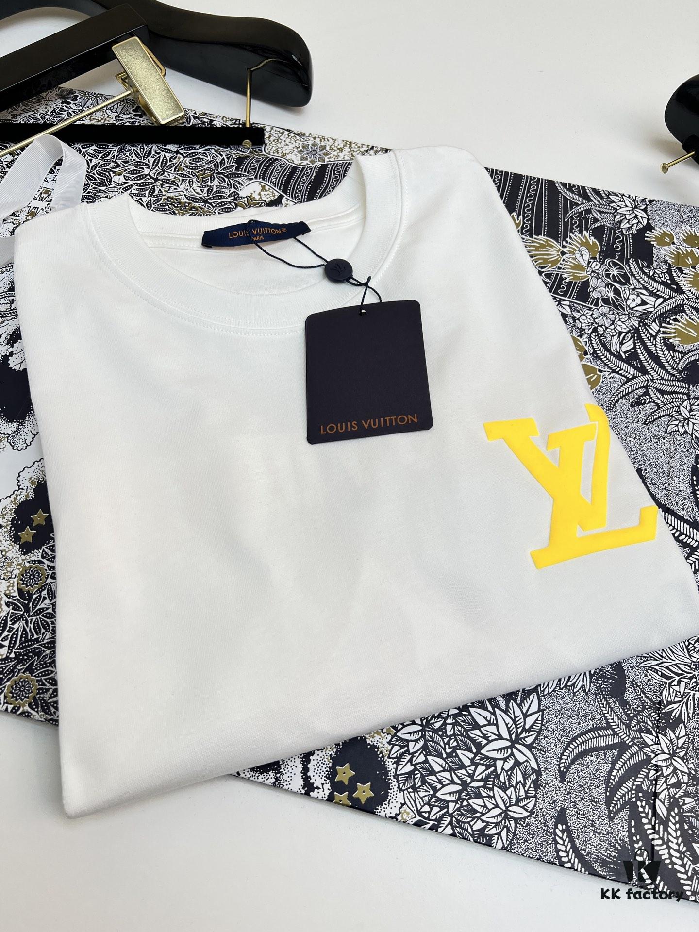 High-Quality LV 25SS Classic Color T-Shirt New Arrival! This vibrant and youthful design is full of energy, featuring the latest season's signature bear series. Crafted with premium 280g 100% cotton fabric and advanced printing technology for a highly dimensional color transition. Ideal for spring and summer, perfectly matches jeans, chinos, or shorts — a must-have wardrobe staple.