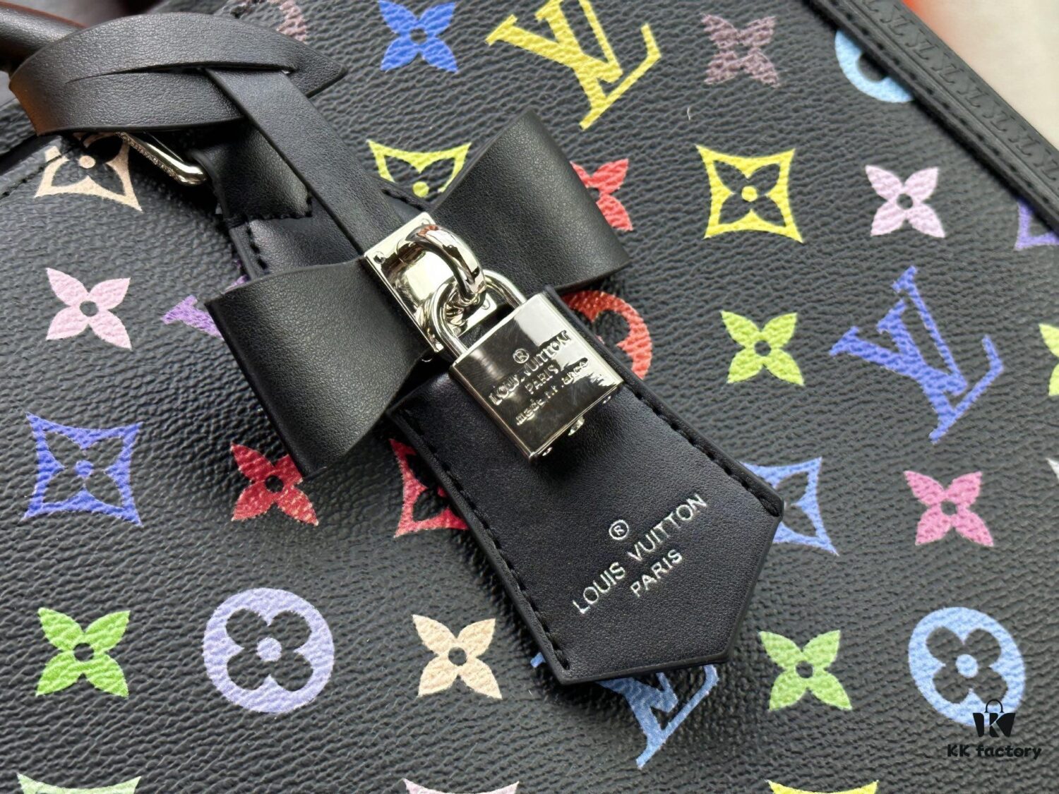 M13079 New White Tricolor LV Louis Vuitton x Murakami Women's Shoulder Bag Tote Bag Size 34