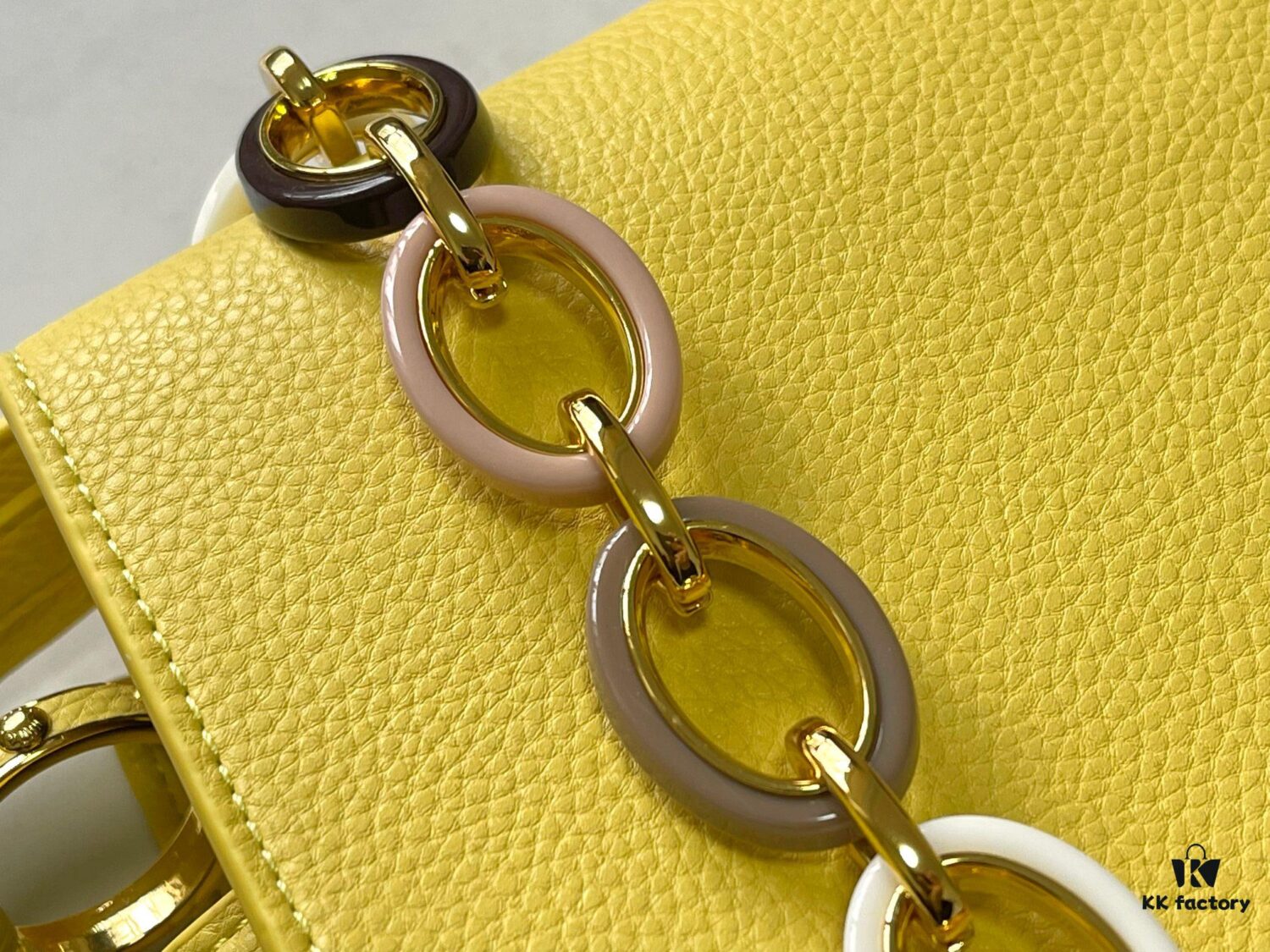 Upgraded M21652 Chick Golden Clasp