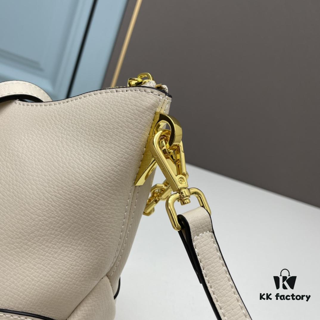 PRADA Must-Have Horn Bag with Detachable Chain Strap – A Perfect Blend of Vintage and Modern Fashion