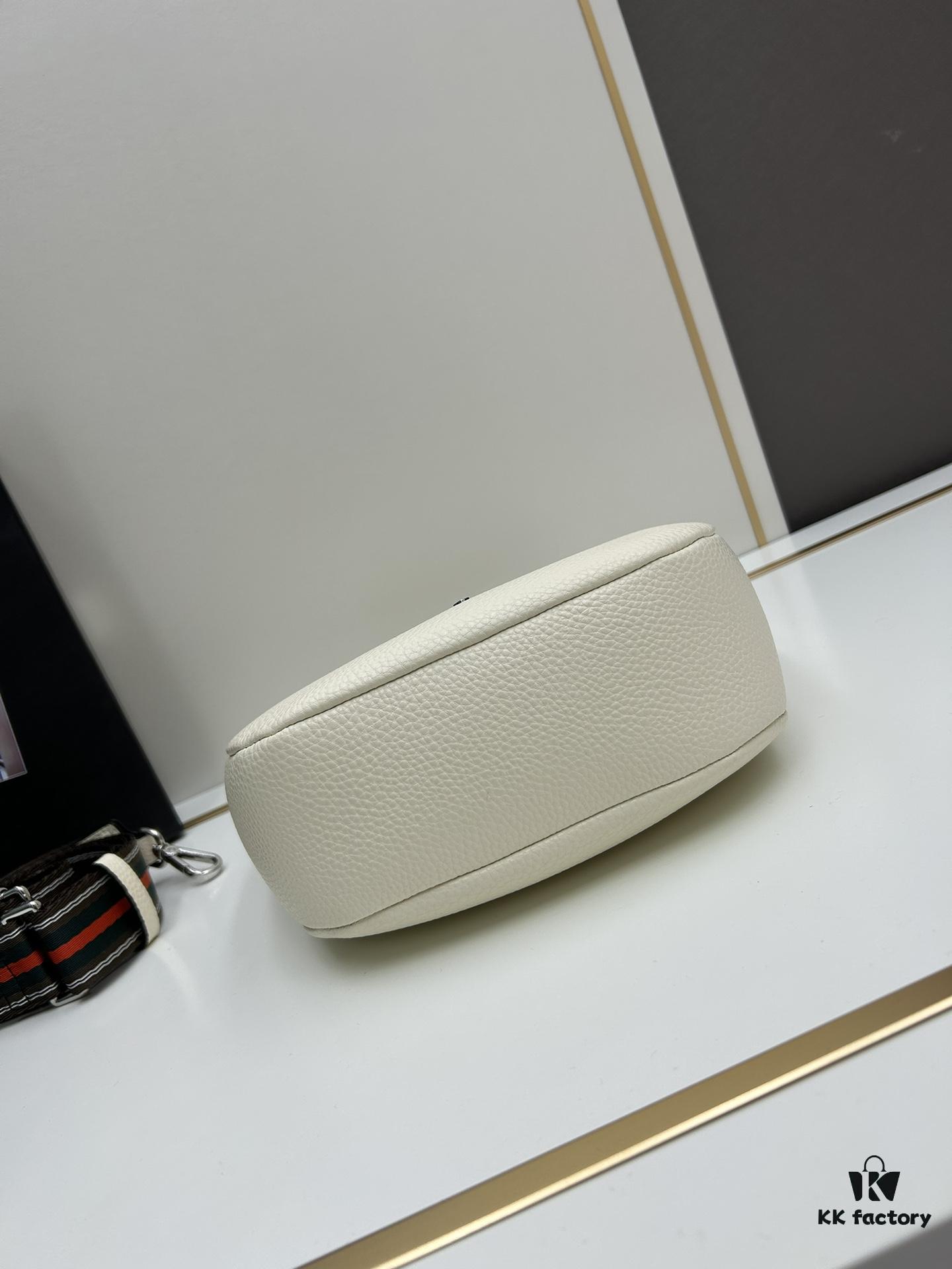 PRADA Underarm Bag - French Elegance, Fashionable and Versatile