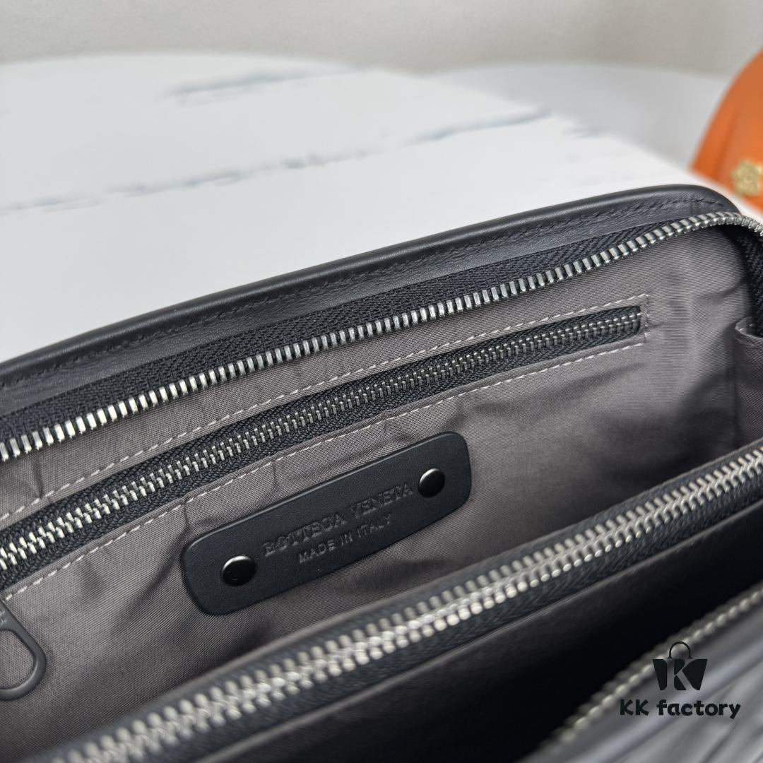 BV 💝💝 Top-Grade Waxed Cowhide Leather, Unique Design Style Perfectly Exquisite! Endless Fashion [Strong][Strong] The Texture and [Victory] Craftsmanship Are Impeccable, One-of-a-Kind, Elegant with Substance. All Materials Carefully Selected and Thoughtfully Prepared 🙏. Top-Tier Handcraft, Comparable to Boutique Quality, the First Choice for Connoisseurs. ‼️ Focused on High-End. Model: 833#, Color: Black, Size: 26-14-5cm