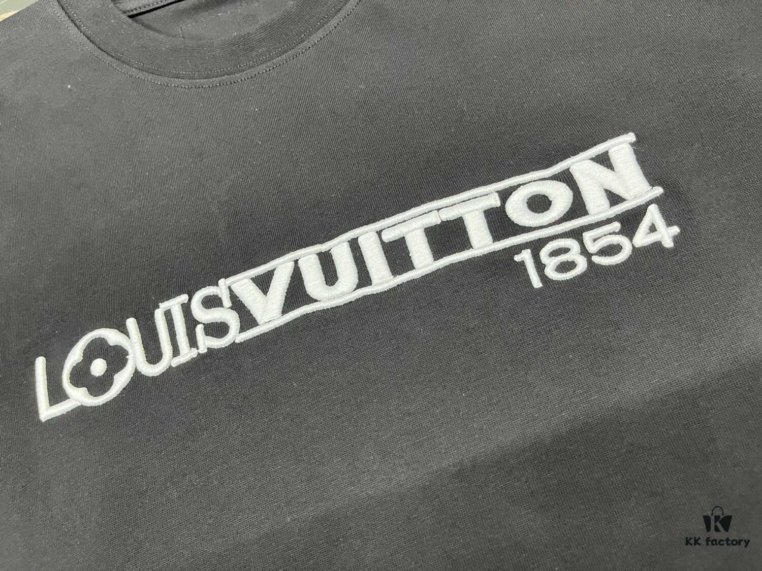 Louis Vuitton/LV New Embroidered Appliqué Round Neck Short Sleeve T-Shirt