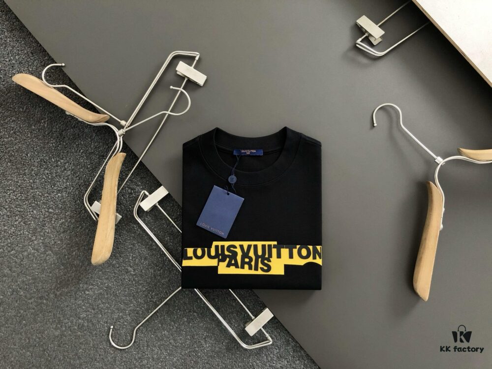 L Brand * S-XL Relaxed Fit 25 Spring New Arrival Classic Letter 3D Rubber Print Heavyweight T-Shirt, High-End Quality Original Counter Round Neck Support, Top-Tier Craftsmanship with Imported Premium Custom Silk Thread, Excellent Hand Feel, Available on Official Website