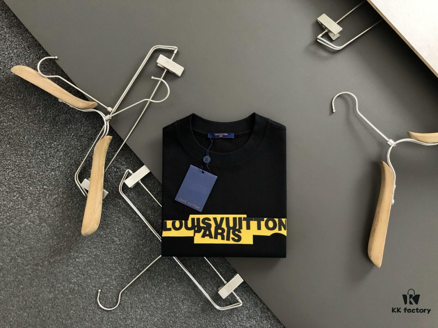 L Brand * S-XL Relaxed Fit 25 Spring New Arrival Classic Letter 3D Rubber Print Heavyweight T-Shirt, High-End Quality Original Counter Round Neck Support, Top-Tier Craftsmanship with Imported Premium Custom Silk Thread, Excellent Hand Feel, Available on Official Website