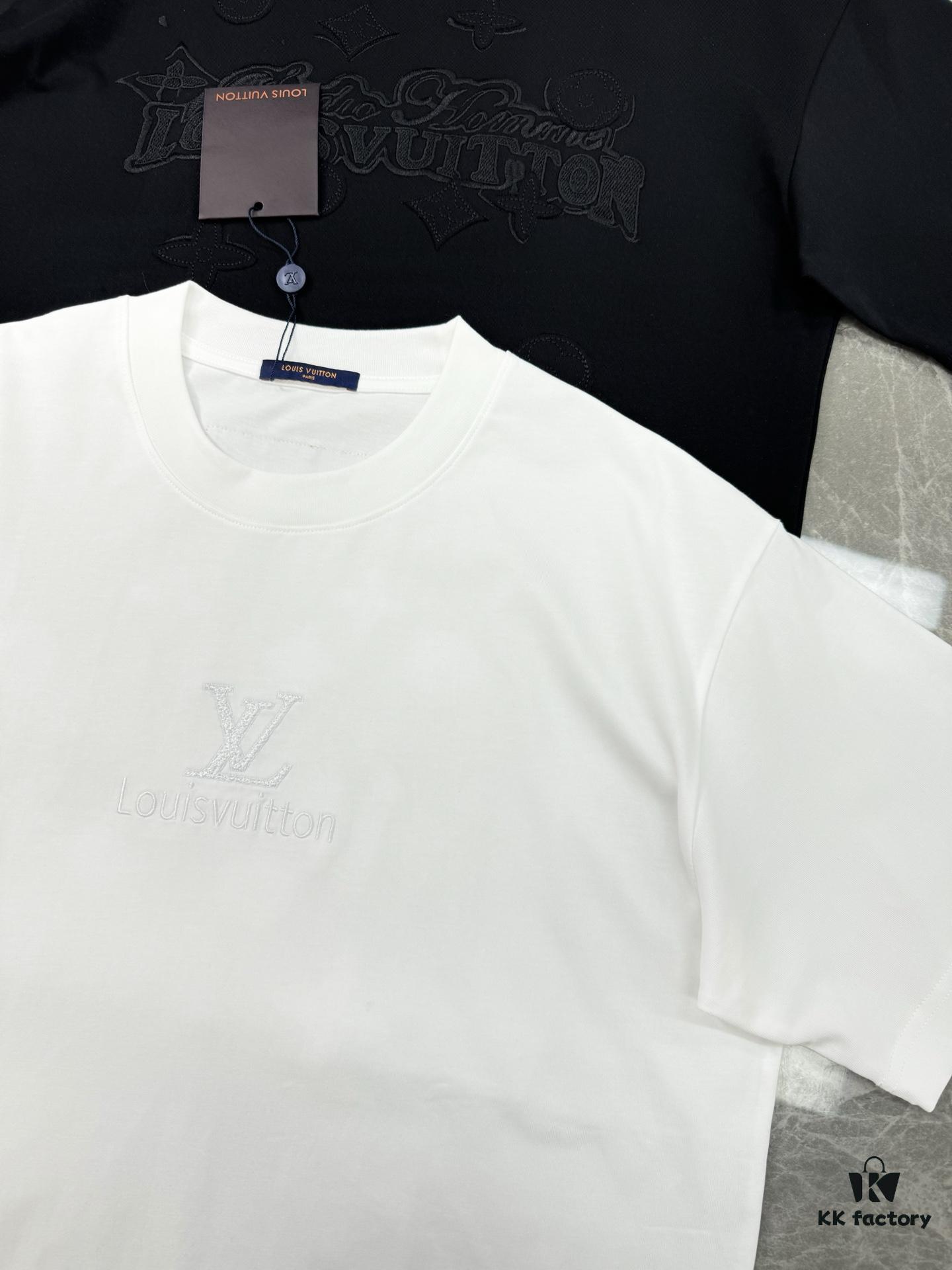 Donkey Brand * 25S New Arrival Unisex T-Shirt! Youthful Style with Full Embroidered Logo – Chest and Back Brand Lettering in Matching Thread Color, Modern Streetwear with Sunny Vibes! Premium Heavyweight 260g 100% Cotton Fabric, Reinforced Collar Ribbing, Clean Shoulder Stitching, Complete Triple Labeling. Colors: Black, White. European Size: S, M, L, XL (Recommended Size M for Height 175cm / Weight 70kg)