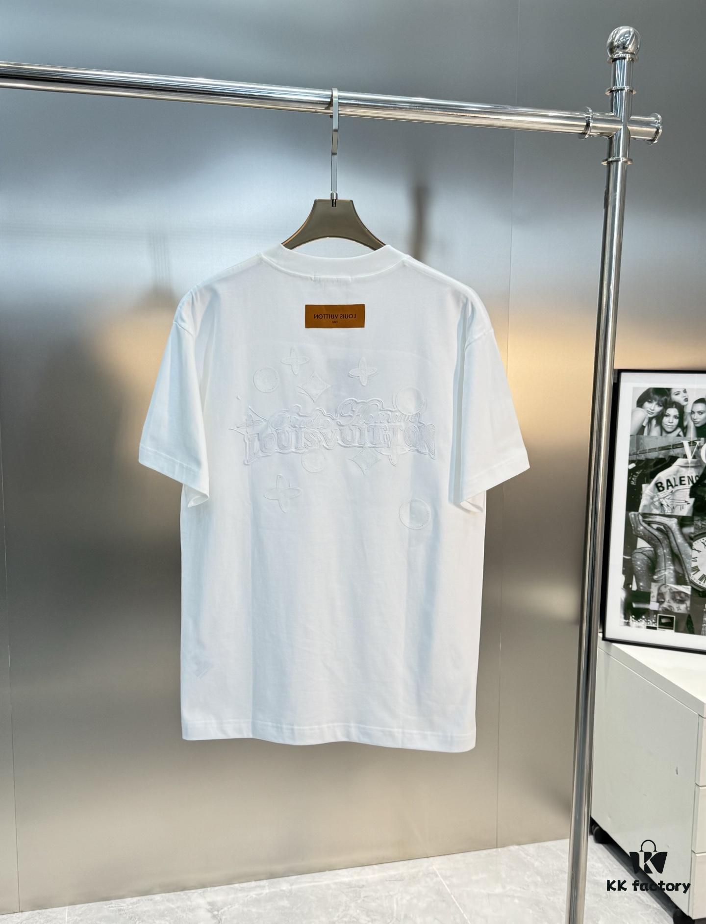 Donkey Brand * 25S New Arrival Unisex T-Shirt! Youthful Style with Full Embroidered Logo – Chest and Back Brand Lettering in Matching Thread Color, Modern Streetwear with Sunny Vibes! Premium Heavyweight 260g 100% Cotton Fabric, Reinforced Collar Ribbing, Clean Shoulder Stitching, Complete Triple Labeling. Colors: Black, White. European Size: S, M, L, XL (Recommended Size M for Height 175cm / Weight 70kg)