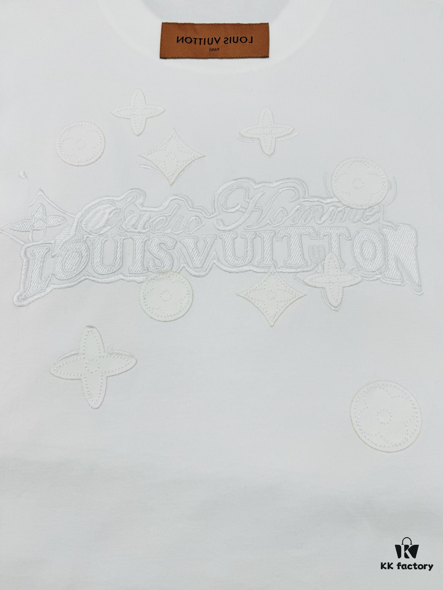 Donkey Brand * 25S New Arrival Unisex T-Shirt! Youthful Style with Full Embroidered Logo – Chest and Back Brand Lettering in Matching Thread Color, Modern Streetwear with Sunny Vibes! Premium Heavyweight 260g 100% Cotton Fabric, Reinforced Collar Ribbing, Clean Shoulder Stitching, Complete Triple Labeling. Colors: Black, White. European Size: S, M, L, XL (Recommended Size M for Height 175cm / Weight 70kg)