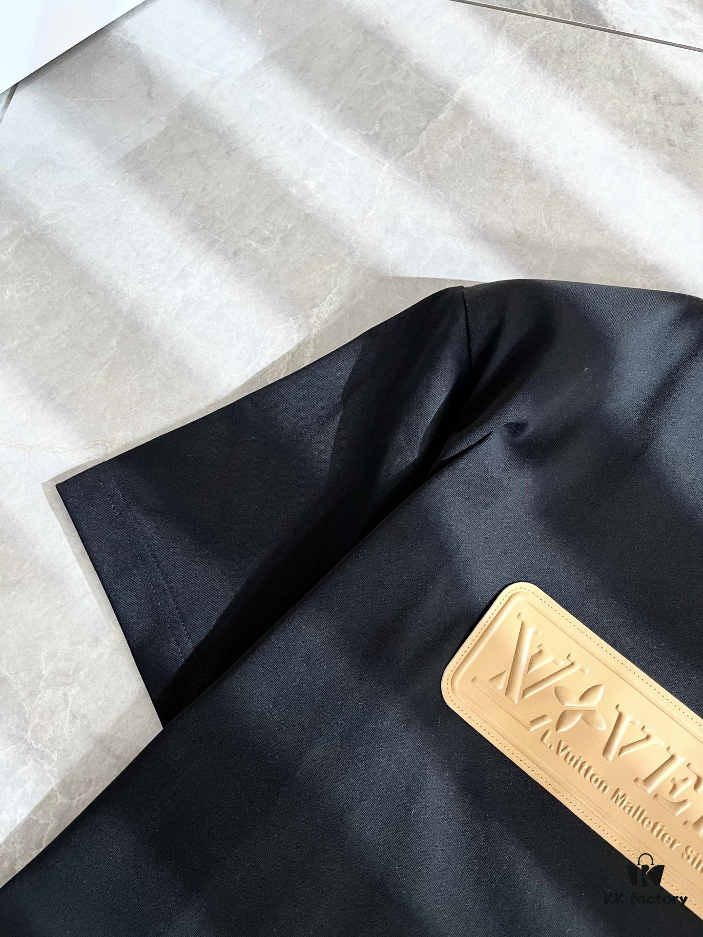 LouisVuitt Men and Women's Short Sleeve T-Shirt, 2025 Spring/Summer New Arrival, Logo-Print Leather Trimmed Unisex Tee