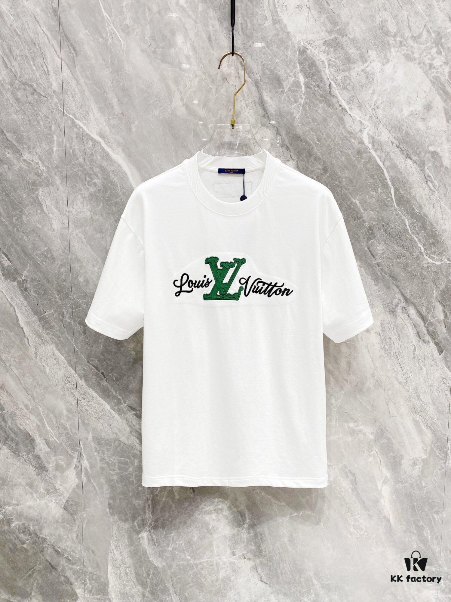 1V 25SS Spring New Arrival T-Shirt! 260g High-Grammage Pure Cotton Fabric, Comfortable to Wear. Minimalist Design, Stylish and Trendsetting. Slightly Loose Fit for a Relaxed, Casual Look, Perfect for Various Occasions. Whether Shopping, Socializing or Relaxing, This T-Shirt Adds a Touch of Fashion and Individuality.