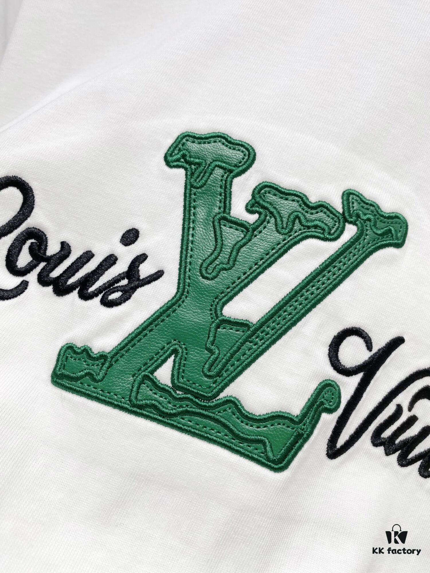 1V 25SS Spring New Arrival T-Shirt! 260g High-Grammage Pure Cotton Fabric, Comfortable to Wear. Minimalist Design, Stylish and Trendsetting. Slightly Loose Fit for a Relaxed, Casual Look, Perfect for Various Occasions. Whether Shopping, Socializing or Relaxing, This T-Shirt Adds a Touch of Fashion and Individuality.