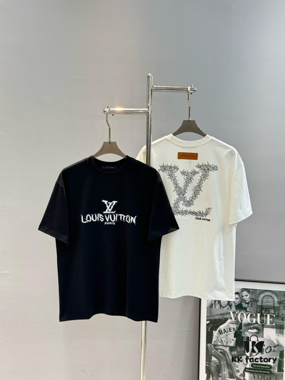 Donkey Brand * 2025 New Arrival Streetwear T-Shirt, Unisex Design – Heavyweight Style Recommended! 260g Pure Cotton Fabric Offers Exceptional Comfort, 3D Embroidery on Chest with Brand Lettering Highlighting the Theme, Back Features Classic Airplane LV Texture Pattern for a Distinctive Visual and Tactile Experience, Triple Labels Included