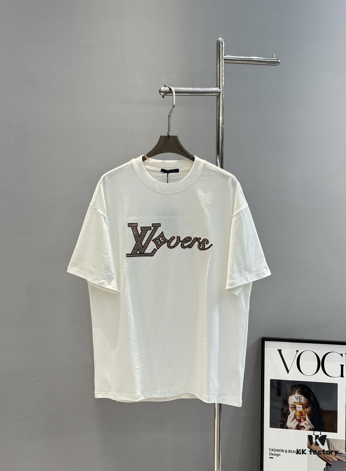 Donkey Brand * 2025 New Arrival Unisex T-Shirt! Youthful and Vibrant Color-Blocking Design with Layered Aesthetic – Radiating Positive Energy! Classic Letter Graphics with 3D Embroidery, Fresh Hues, and Layered Craftsmanship. Branded Logo with Premium 260g High-Density Cotton Fabric, Reinforced Neckline Ribbing, and Refined Shoulder Stitching