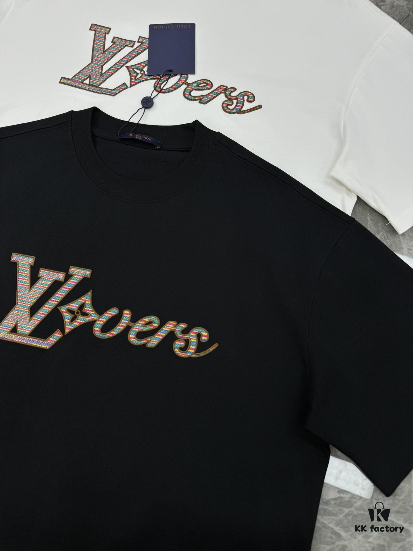 Donkey Brand * 2025 New Arrival Unisex T-Shirt! Youthful and Vibrant Color-Blocking Design with Layered Aesthetic – Radiating Positive Energy! Classic Letter Graphics with 3D Embroidery, Fresh Hues, and Layered Craftsmanship. Branded Logo with Premium 260g High-Density Cotton Fabric, Reinforced Neckline Ribbing, and Refined Shoulder Stitching