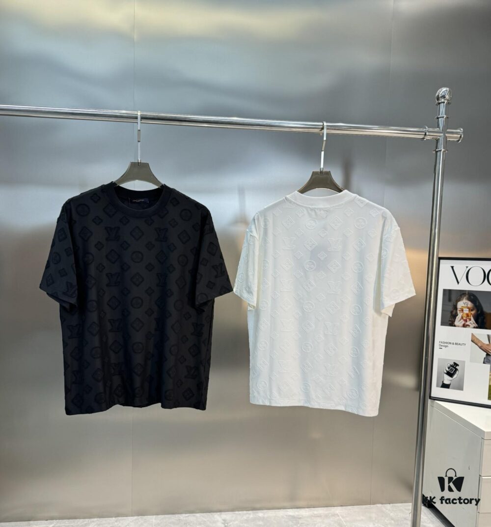 Donkey Brand * 25s New Arrival Unisex T-Shirt, Double-Sided Heavy Embroidered Tee with Classic Letter Design, Naturally Woven Jacquard Fabric in Fresh Colors, Layered Logo Craftsmanship, Premium 260g Pure Cotton Custom Fabric, Reinforced Collar Ribbing, High-Quality Seam Detailing on Shoulders