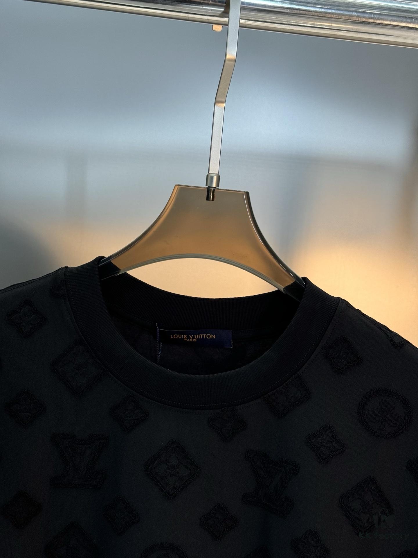 Donkey Brand * 25s New Arrival Unisex T-Shirt, Double-Sided Heavy Embroidered Tee with Classic Letter Design, Naturally Woven Jacquard Fabric in Fresh Colors, Layered Logo Craftsmanship, Premium 260g Pure Cotton Custom Fabric, Reinforced Collar Ribbing, High-Quality Seam Detailing on Shoulders