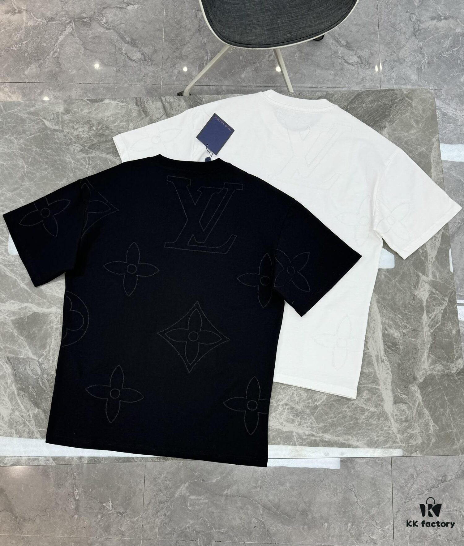 Donkey Brand * 2025 New Streetwear T-Shirt. Bestseller Recommendation 🔥 Unisex Design with All-Over Embroidery Craft, 260g Pure Cotton Fabric for Ultimate Comfort. Front and Back Feature Classic Logo Pattern with Textured Visual and Tactile Feel. Complete Triple Labeling Included.