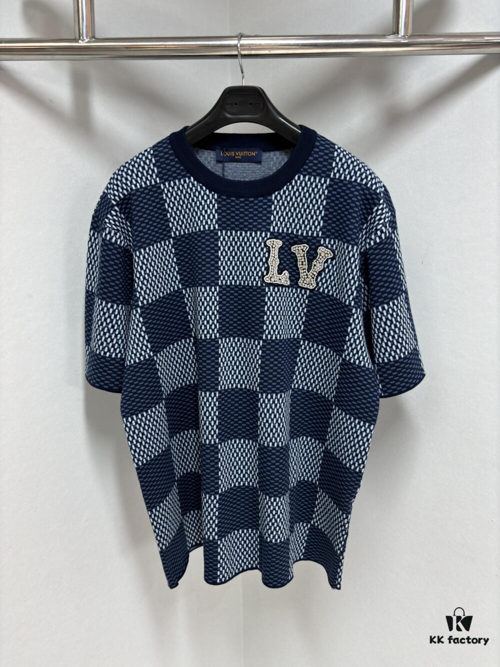 1V 25 New Arrival Cotton Short-Sleeve Round-Neck T-Shirt Featuring Damier Jacquard Pattern and LV Rhinestone Embroidered Patch on Chest for a Refined Touch, Unisex Style