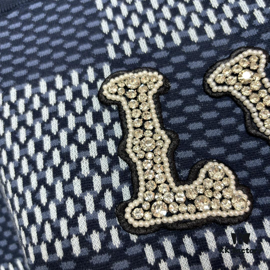 1V 25 New Arrival Cotton Short-Sleeve Round-Neck T-Shirt Featuring Damier Jacquard Pattern and LV Rhinestone Embroidered Patch on Chest for a Refined Touch, Unisex Style