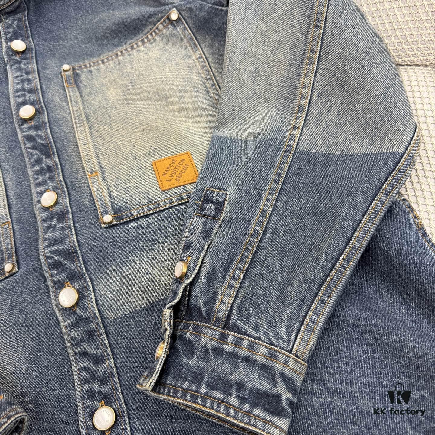 1V 25SS New Arrival Utility Shirt Crafted from Cotton Denim with Sun-Faded Effect for Spring/Summer 2025, Featuring a Left Chest Pocket with Marque L.Vuitton Déposée Suede Patch, Mother-of-Pearl Buttons and Rivets Exuding Refined Charm, Perfectly Paired with Matching Trousers