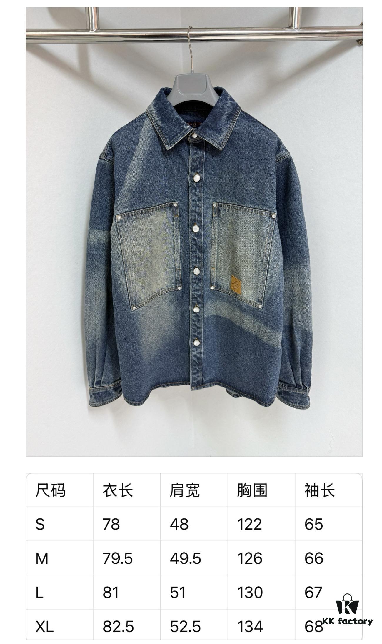 1V 25SS New Arrival Utility Shirt Crafted from Cotton Denim with Sun-Faded Effect for Spring/Summer 2025, Featuring a Left Chest Pocket with Marque L.Vuitton Déposée Suede Patch, Mother-of-Pearl Buttons and Rivets Exuding Refined Charm, Perfectly Paired with Matching Trousers