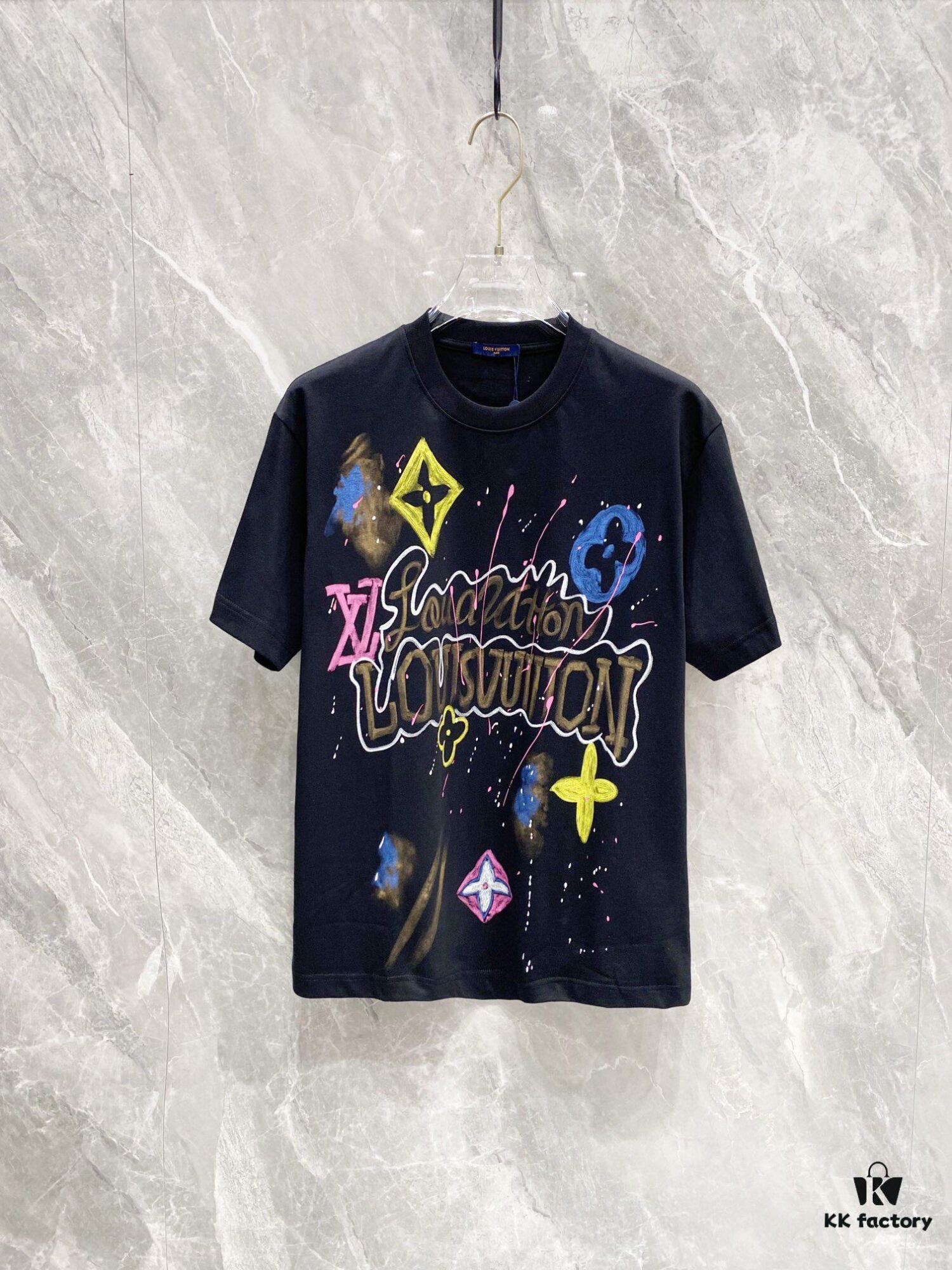 LV 2025 Spring Collection Latest Classic Hand-Drawn Logo Premium Short Sleeve T-Shirt! High-End Quality, Original Counter Round Neck, Top-Tier Craftsmanship with Imported Custom Silk Yarn, Exceptional Touch and Feel – Available on Official Website!