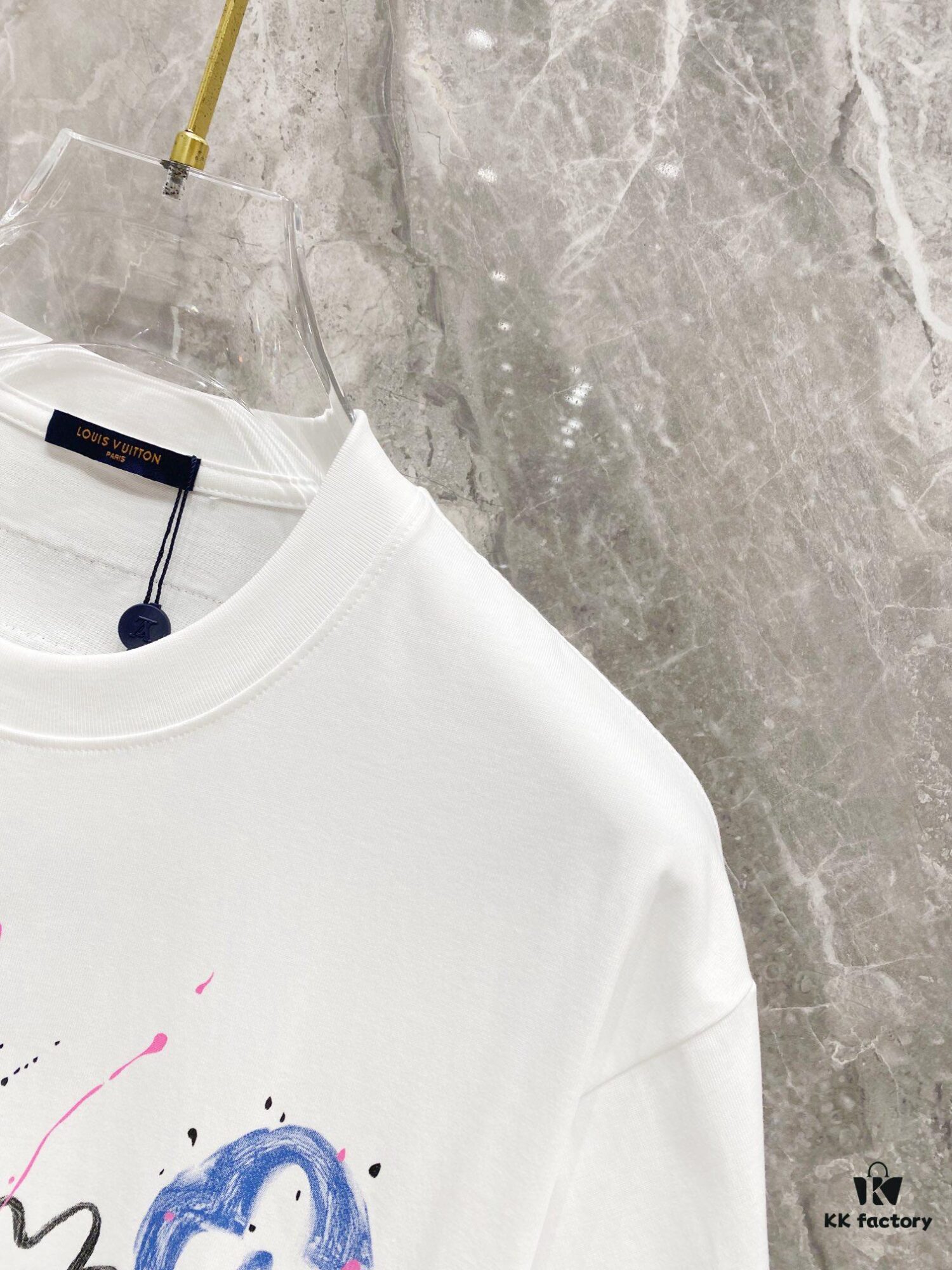 LV 25SS Spring Collection Latest Classic Hand-Drawn Logo Heavyweight T-Shirt! High-End Quality Original Counter Round Neck, Top-Tier Craftsmanship with Imported Premium Custom Silk Yarn, Exceptional Feel and Design