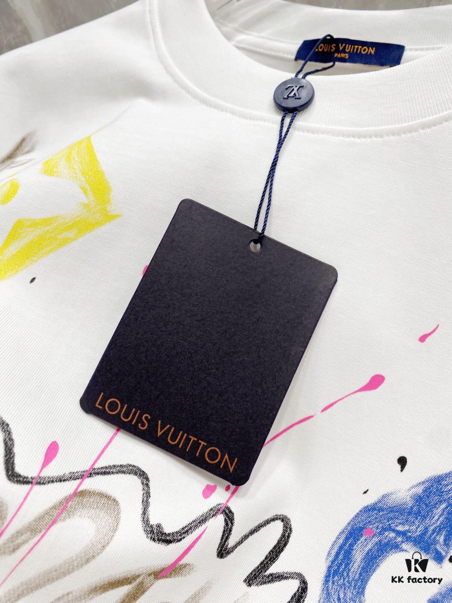 LV 25SS Spring Collection Latest Classic Hand-Drawn Logo Heavyweight T-Shirt! High-End Quality Original Counter Round Neck, Top-Tier Craftsmanship with Imported Premium Custom Silk Yarn, Exceptional Feel and Design