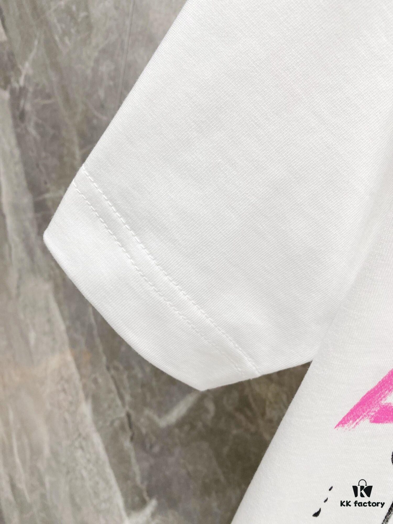 LV 25SS Spring Collection Latest Classic Hand-Drawn Logo Heavyweight T-Shirt! High-End Quality Original Counter Round Neck, Top-Tier Craftsmanship with Imported Premium Custom Silk Yarn, Exceptional Feel and Design