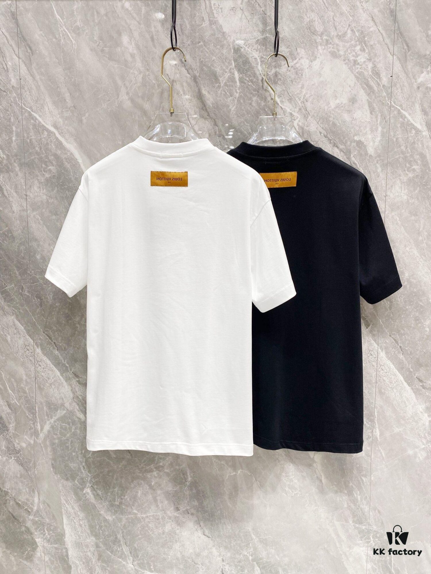 LV 25SS Spring Collection Latest Classic Hand-Drawn Logo Heavyweight T-Shirt! High-End Quality Original Counter Round Neck, Top-Tier Craftsmanship with Imported Premium Custom Silk Yarn, Exceptional Feel and Design