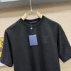 LV 2025 Spring-Summer New Short Sleeve T-Shirt! Runway-Inspired Fashion Casual Tee with Designer Logo – Premium 100% Cotton, Soft and Breathable, Unisex Loose Fit with Slightly Dropped Shoulder and Round Neck