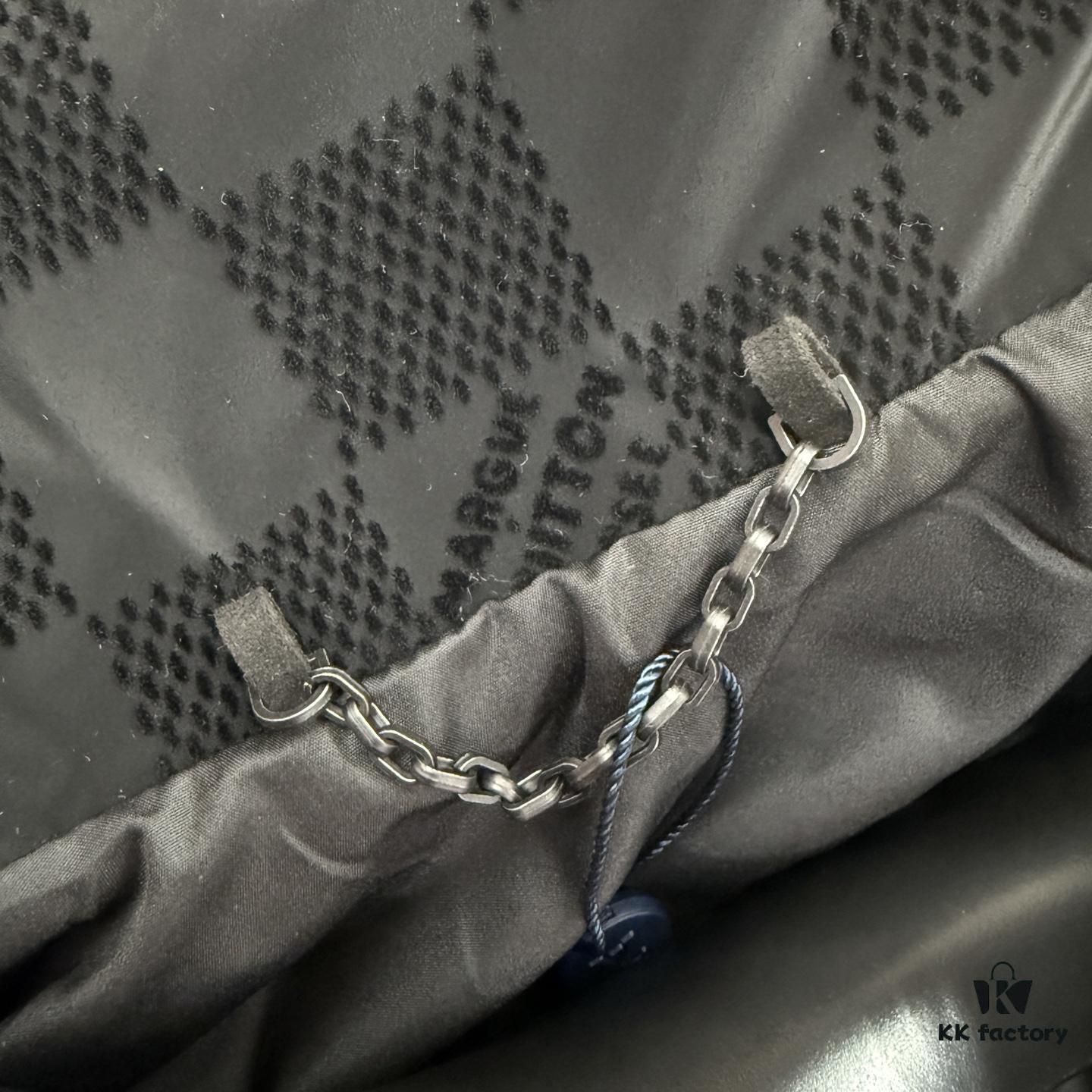 1V 25SS New Arrival Sweatshirt from the 2025 Spring-Summer Runway, Infusing the Classic Silhouette with Elegance