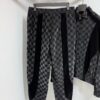 1V 25ss New Arrival Track Pants Crafted from Lustrous Technical Fabric, Showcasing the 2025 Spring-Summer Runway Trend. Flocked Matte Damier Pattern Features the Marque L.Vuitton Déposée Logo, with Velvet Trims Adding Textural Depth, Perfectly Paired with Matching Top for a Sharp, Cohesive Look