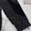 1V 25ss New Arrival Track Pants Crafted from Lustrous Technical Fabric, Showcasing the 2025 Spring-Summer Runway Trend. Flocked Matte Damier Pattern Features the Marque L.Vuitton Déposée Logo, with Velvet Trims Adding Textural Depth, Perfectly Paired with Matching Top for a Sharp, Cohesive Look