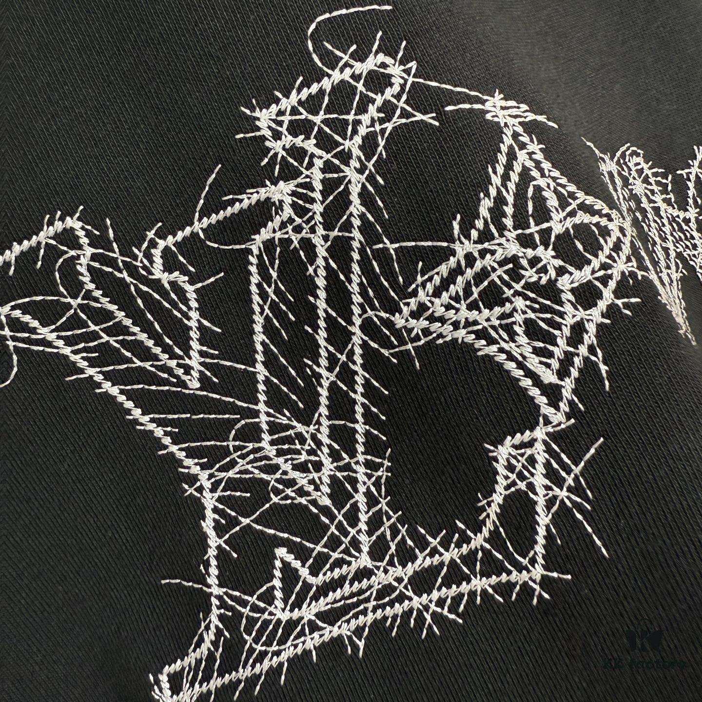 1V 25 Heavy Embroidery T-Shirt, A True Favorite, 100% Cotton 300g Double Yarn Fabric, Imported Machine Sanskrit Letter Embroidery, Laser Cut Edge, Exquisite Craftsmanship and Soft Texture