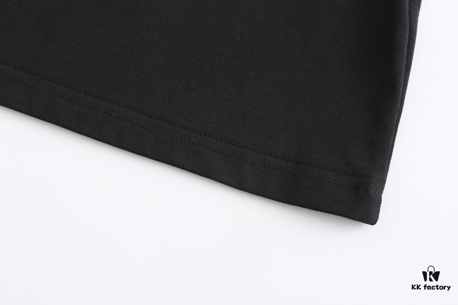 High-End Quality LV Louis 2025 Fall Spring Collection Slogan 4 Short Sleeve T-Shirt, Distinctive from Regular Print, Made of Custom-Woven 270G 32-Thread Double-Yarn Pure Cotton Fabric, Loose Fit Unisex Design