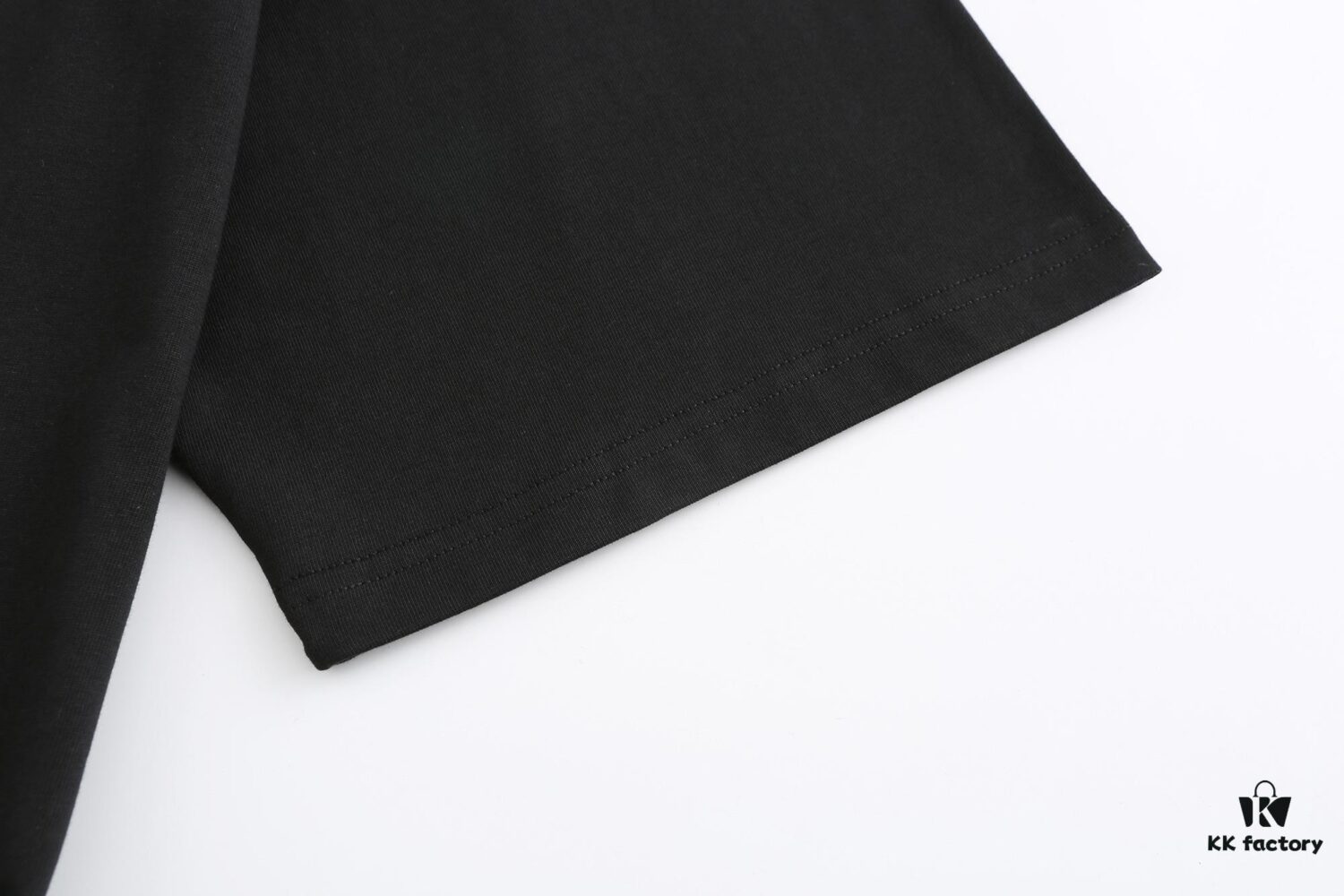 High-End Quality LV Louis 2025 Fall Spring Collection Slogan 4 Short Sleeve T-Shirt, Distinctive from Regular Print, Made of Custom-Woven 270G 32-Thread Double-Yarn Pure Cotton Fabric, Loose Fit Unisex Design