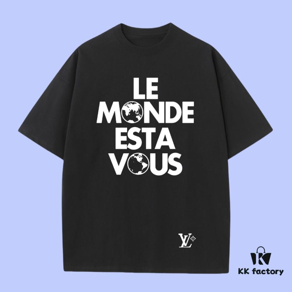 Luxury Quality LV Louis 2025 Fall Spring Collection Slogan Earth 🌏 Short Sleeve T-Shirt, Distinctive from Regular Prints, Crafted with 270G 32-Ne Double-Yarn Pure Cotton Fabric, Loose Fit Unisex Design