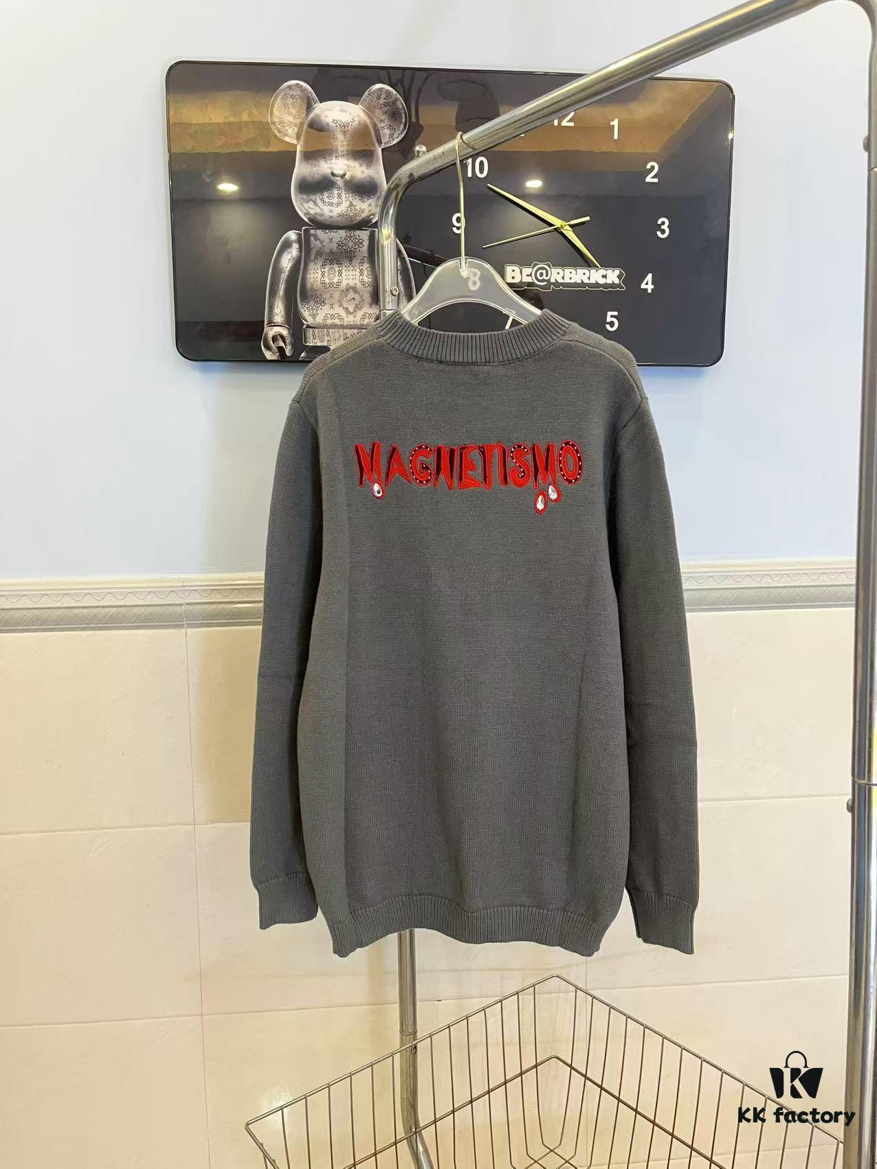 GUCCI x Snow White Collaborative Cartoon Pattern Knit Sweater with Round Neck, Embroidered Back Design, Hand-beaded Craftsmanship