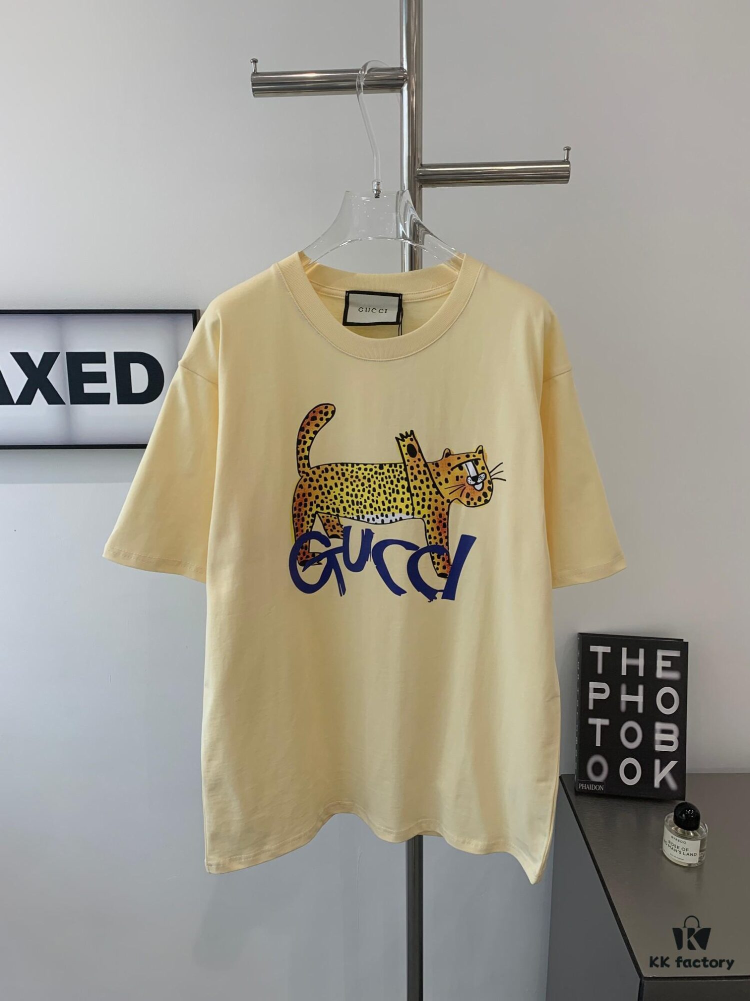 New GUCCI 2024 Leopard Print Letter Short Sleeve T-Shirt in Beige, Paw Design, Unisex Couples Style