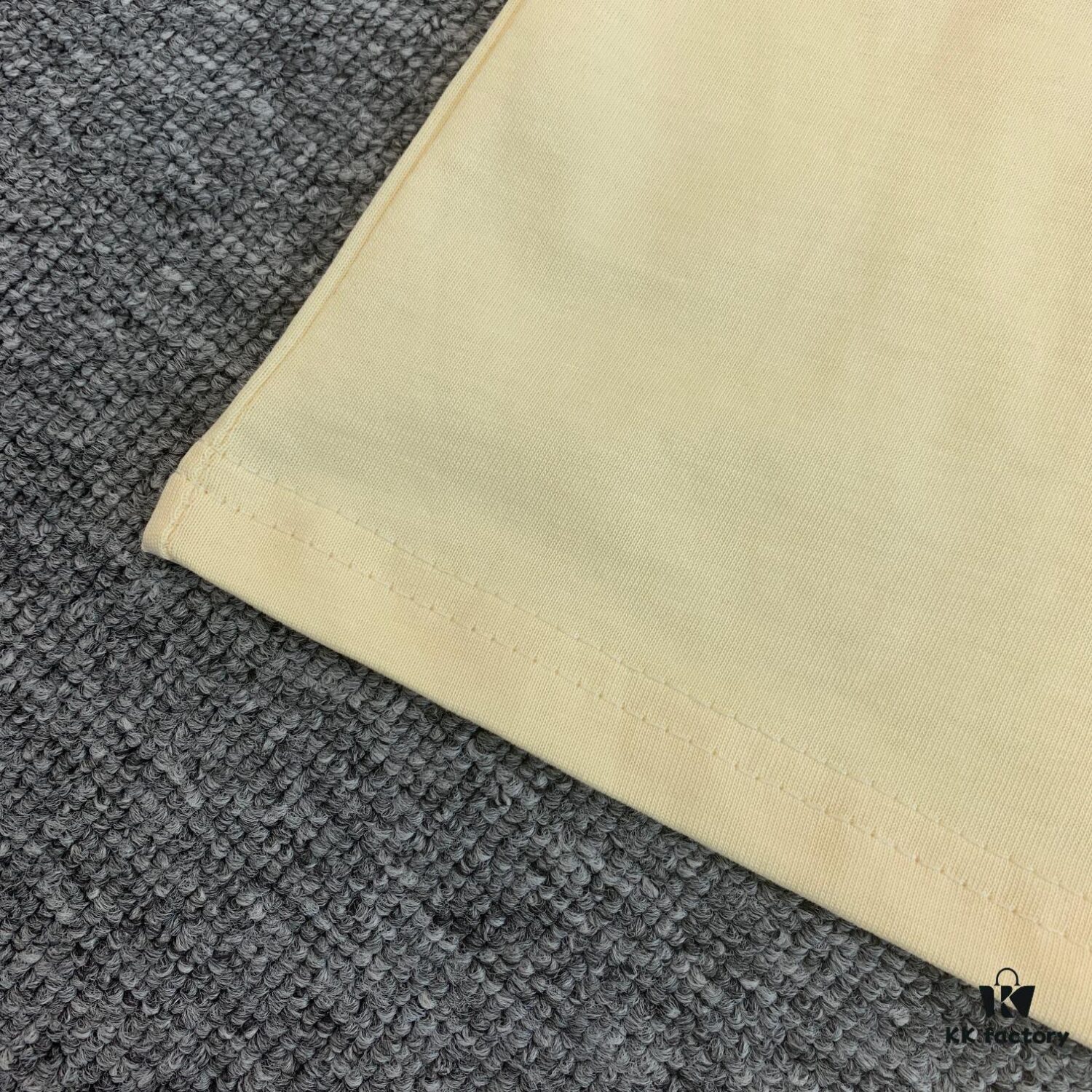 New GUCCI 2024 Leopard Print Letter Short Sleeve T-Shirt in Beige, Paw Design, Unisex Couples Style