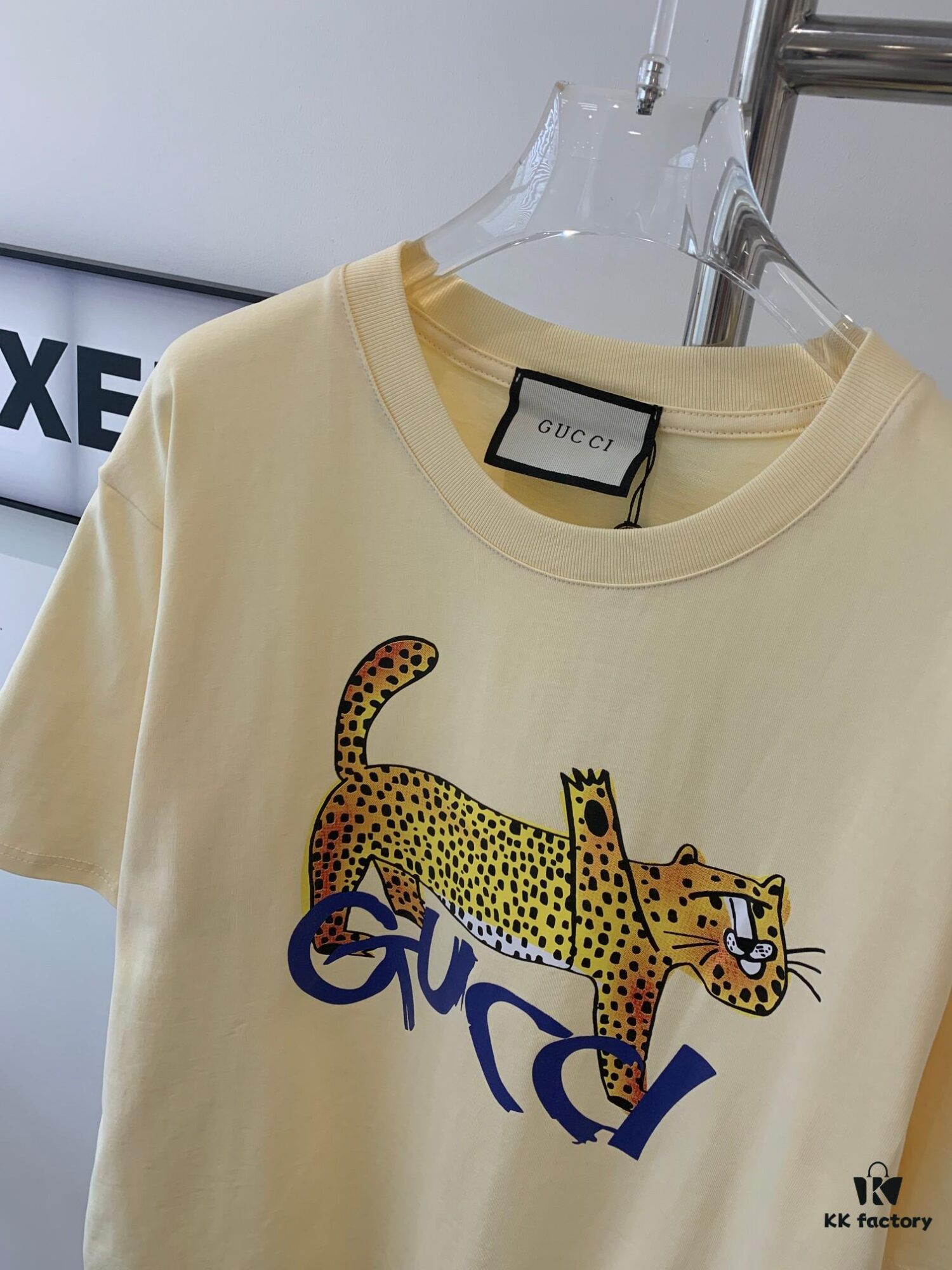 New GUCCI 2024 Leopard Print Letter Short Sleeve T-Shirt in Beige, Paw Design, Unisex Couples Style