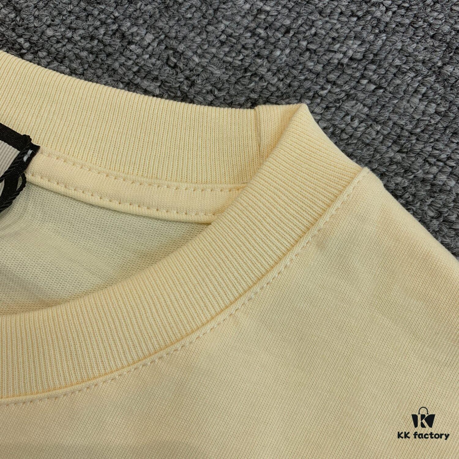 New GUCCI 2024 Leopard Print Letter Short Sleeve T-Shirt in Beige, Paw Design, Unisex Couples Style