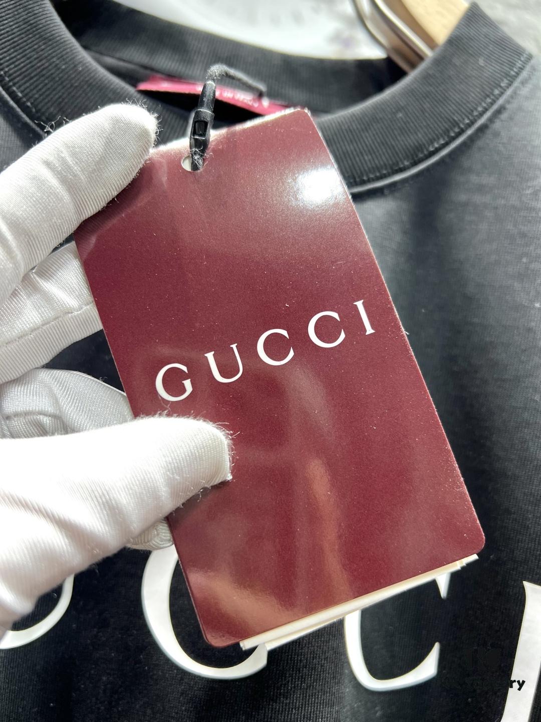 Gucci*Gucci Printed Logo Short Sleeve T-Shirt