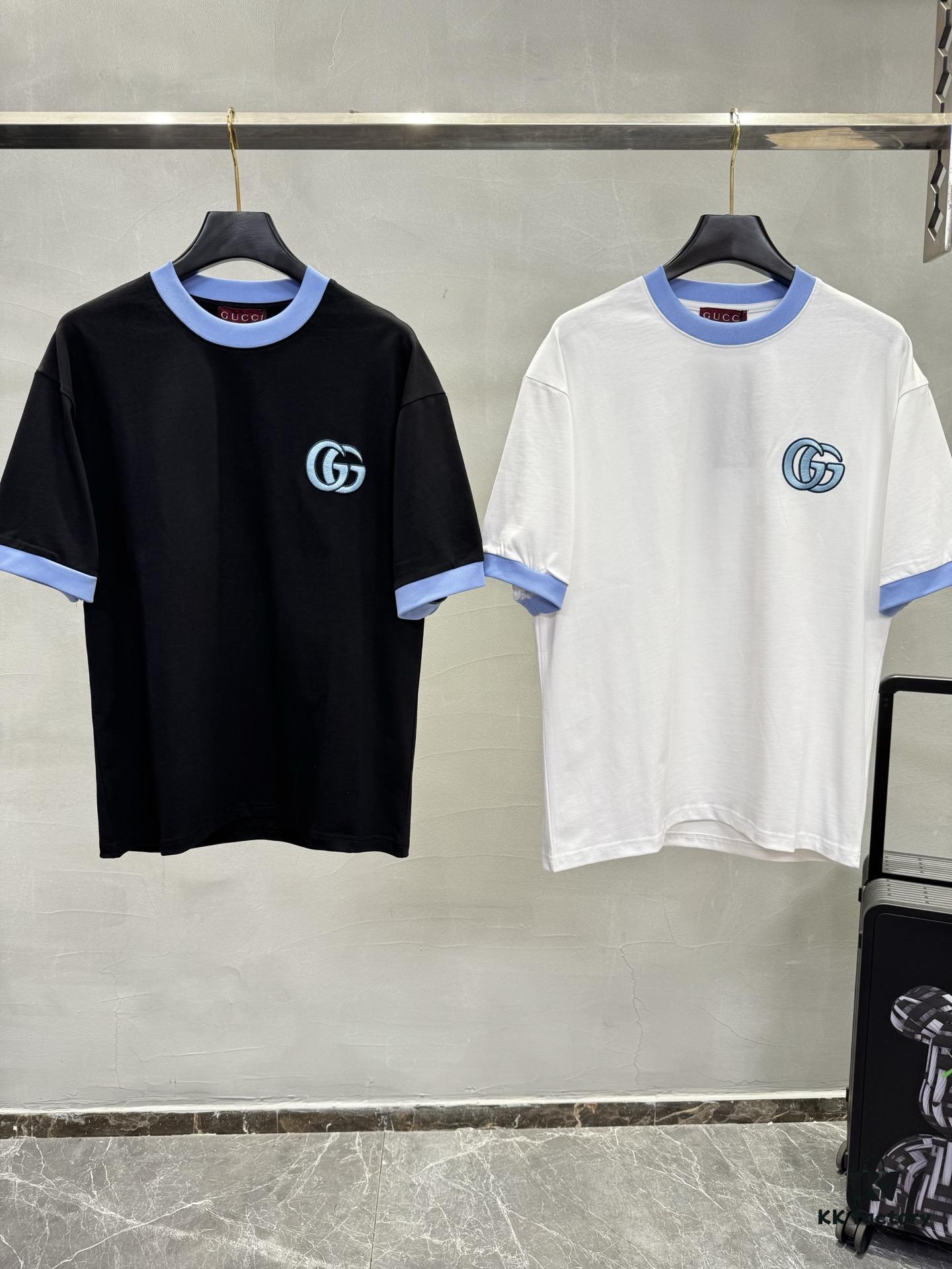 GUCCI 25SS New Arrival Round Neck T-Shirt! Custom GG 3D Embroidery Craftsmanship, Ribbed Blue Trims on Neck and Cuffs for a Youthful Look, Fashionable Color Matching, Stylish and Vibrant Overall Appearance. Made from 260g High-Quality Cotton for Exceptional Comfort and Soft, Premium Texture. Colors: Black, White. European Size: S, M, L, XL (Recommended Size M for Height 175cm / Weight 70kg)