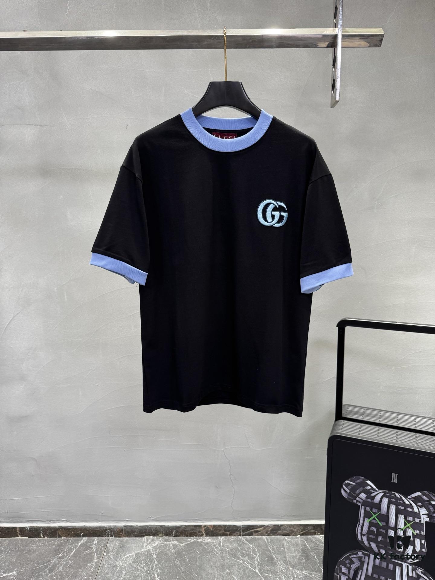 GUCCI 25SS New Arrival Round Neck T-Shirt! Custom GG 3D Embroidery Craftsmanship, Ribbed Blue Trims on Neck and Cuffs for a Youthful Look, Fashionable Color Matching, Stylish and Vibrant Overall Appearance. Made from 260g High-Quality Cotton for Exceptional Comfort and Soft, Premium Texture. Colors: Black, White. European Size: S, M, L, XL (Recommended Size M for Height 175cm / Weight 70kg)