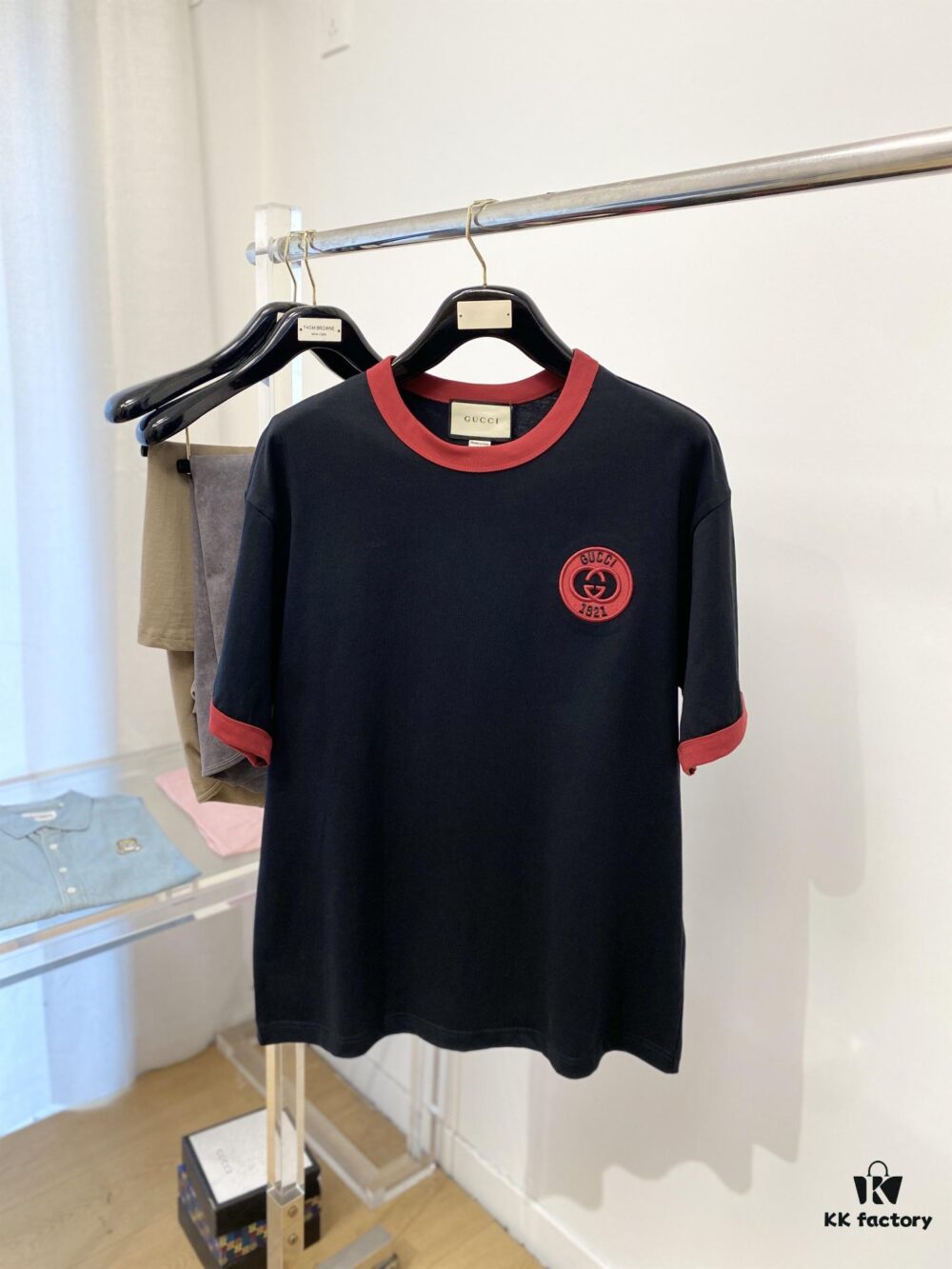 Gucci, 2025 Latest Short-Sleeve T-Shirt, Stylish and Handsome with Exquisite Embroidered Logo on Chest, Simple and Versatile Design