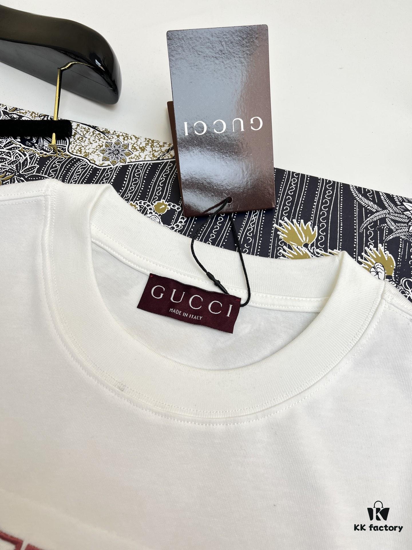 GUCC 25SS Spring/Summer T-Shirt! Black and White Printed Crew Neck Short Sleeve Tee!