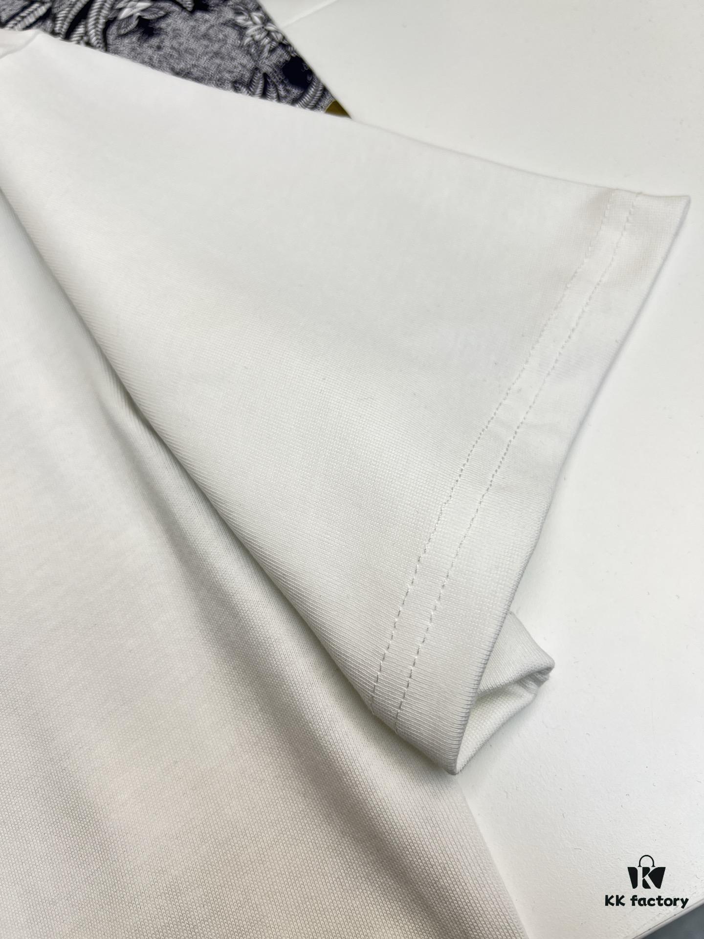 GUCC 25SS Spring/Summer T-Shirt! Black and White Printed Crew Neck Short Sleeve Tee!