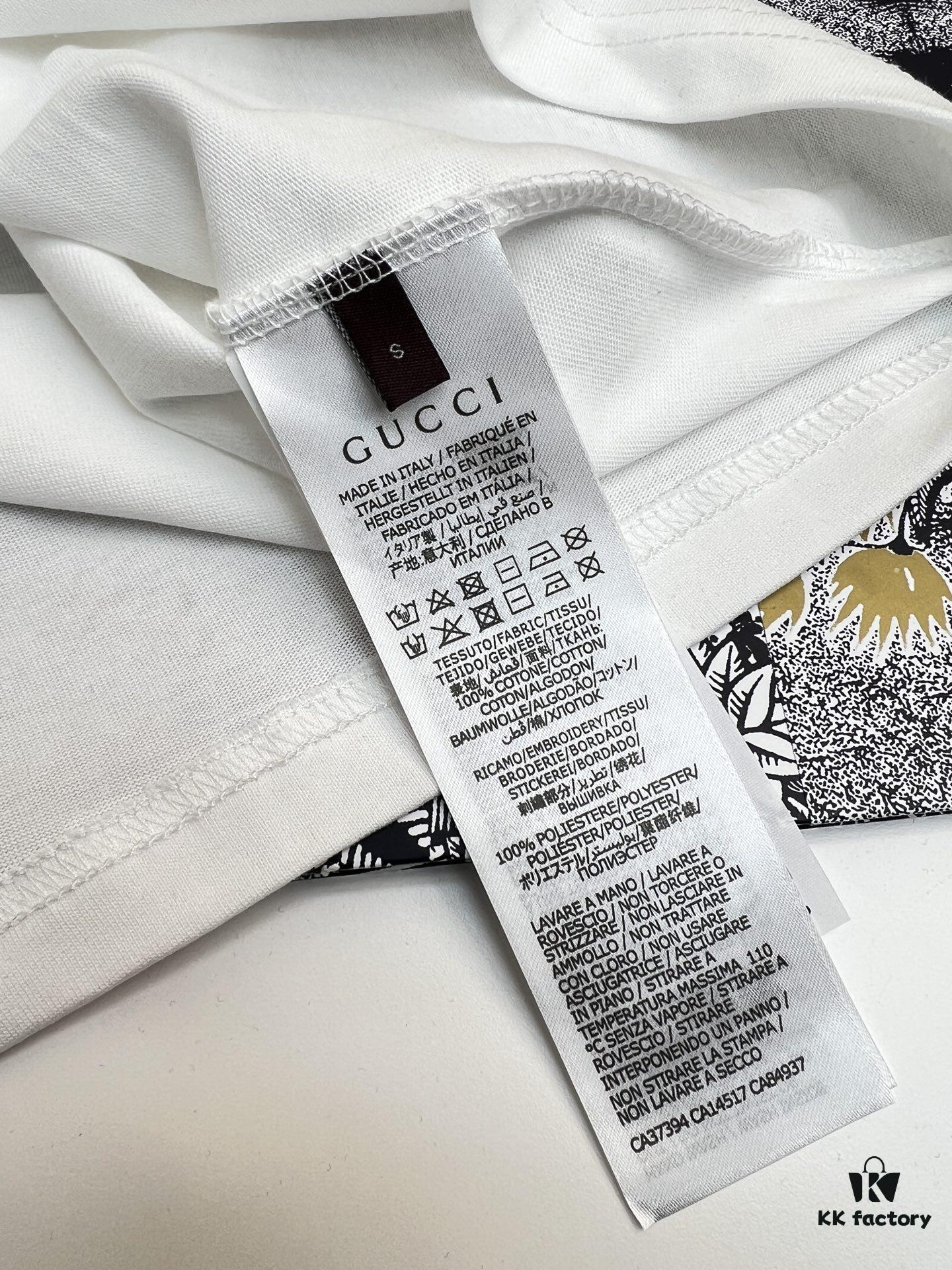 High-Quality GUCCI 25SS New Arrival Classic Color T-Shirt!! Featuring a vibrant and youthful design from the latest Teddy Bear collection, crafted with premium printing techniques for strong three-dimensional color transitions. Made from selected 280g pure cotton fabric—soft, comfortable, and perfect for spring and summer. Pairs effortlessly with jeans, chinos, or shorts, making it a versatile wardrobe staple.